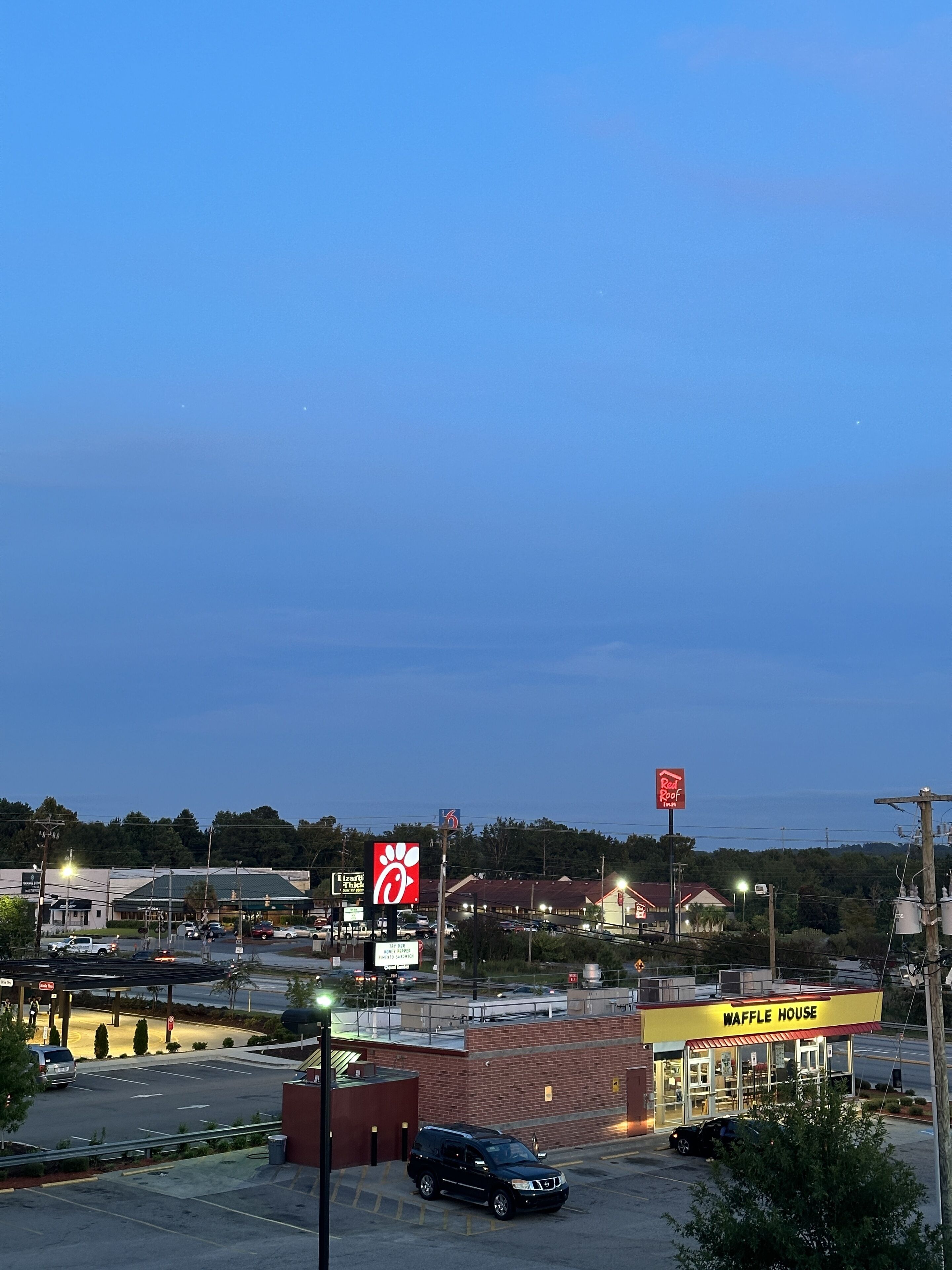 A commercial area with a Waffle House and a 7-Eleven store.