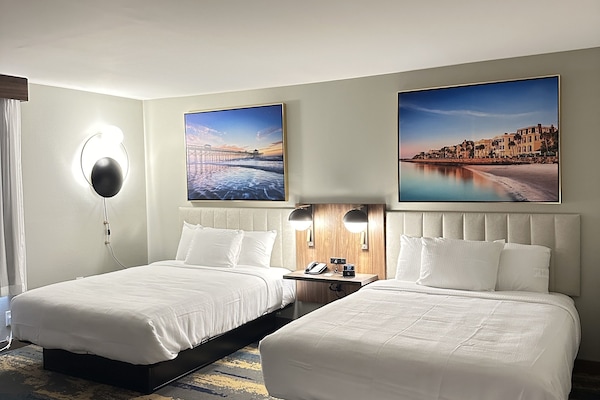 Room, 2 Queen Beds, Accessible, Non Smoking