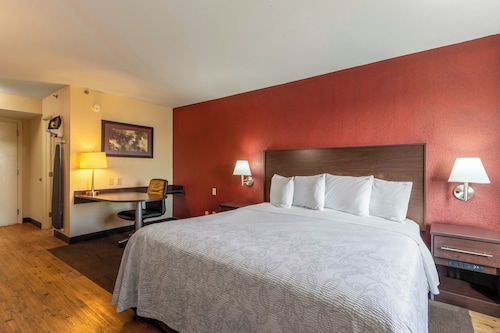 Red Roof Inn PLUS+ El Paso East