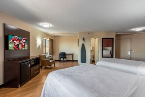 Quarto luxo, 2 camas Queen (Smoke Free) | Escrivaninha, cortinas blackout, berços grátis, Wi-Fi de cortesia