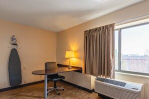 1 bedroom, desk, blackout drapes, free cribs/infant beds