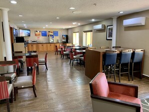 Free daily continental breakfast
