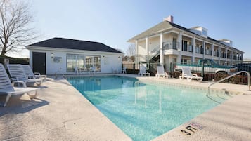 Outdoor pool, pool loungers