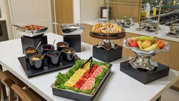 Tägliches nach Wunsch zubereitetes Frühstück (16.00 USD pro Person)