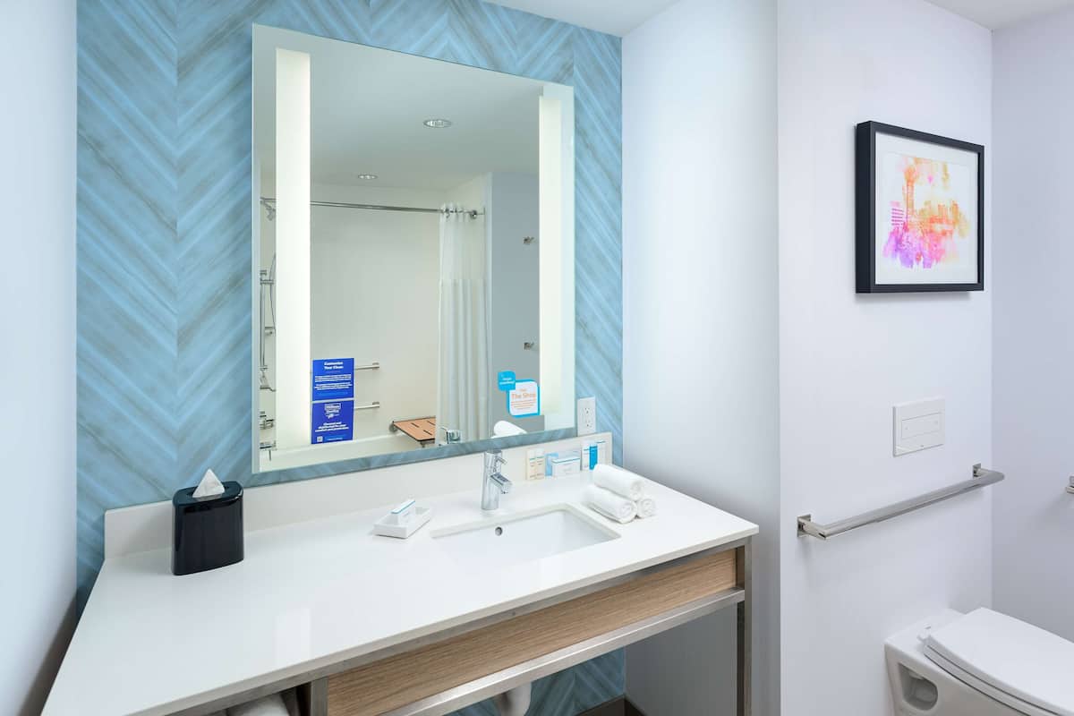 Combined shower/bathtub, designer toiletries, hair dryer, towels