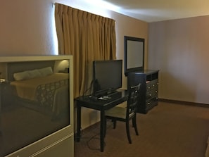 Studio Suite, 1 King Bed, Smoking | Desk, blackout drapes, iron/ironing board, free cribs/infant beds - Super 8 by Wyndham New Castle (New Castle)