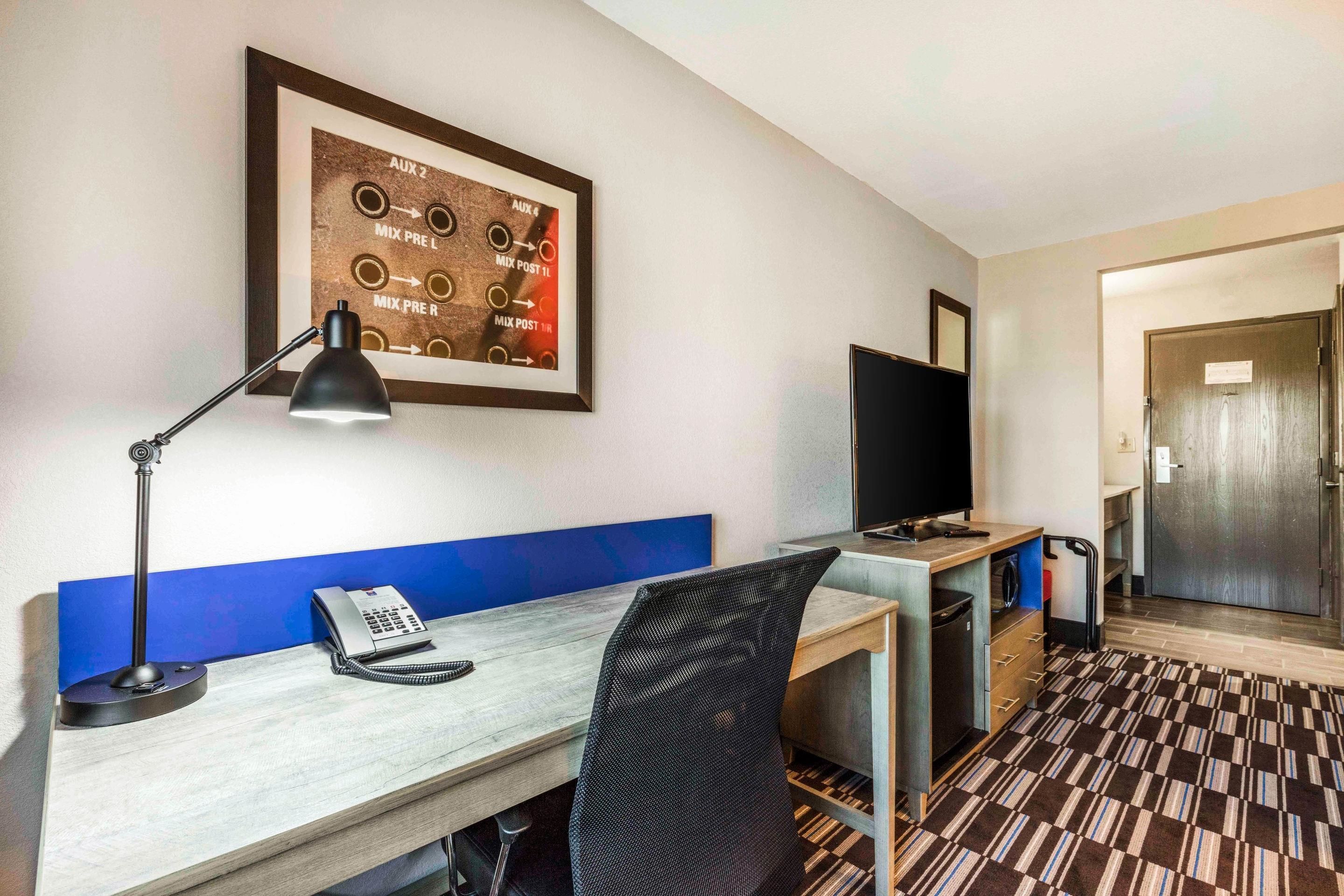 standard room, 2 queen beds, non smoking | pillow-top beds, desk, blackout curtains, iron/ironing board