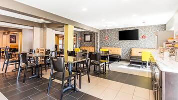 Free daily continental breakfast