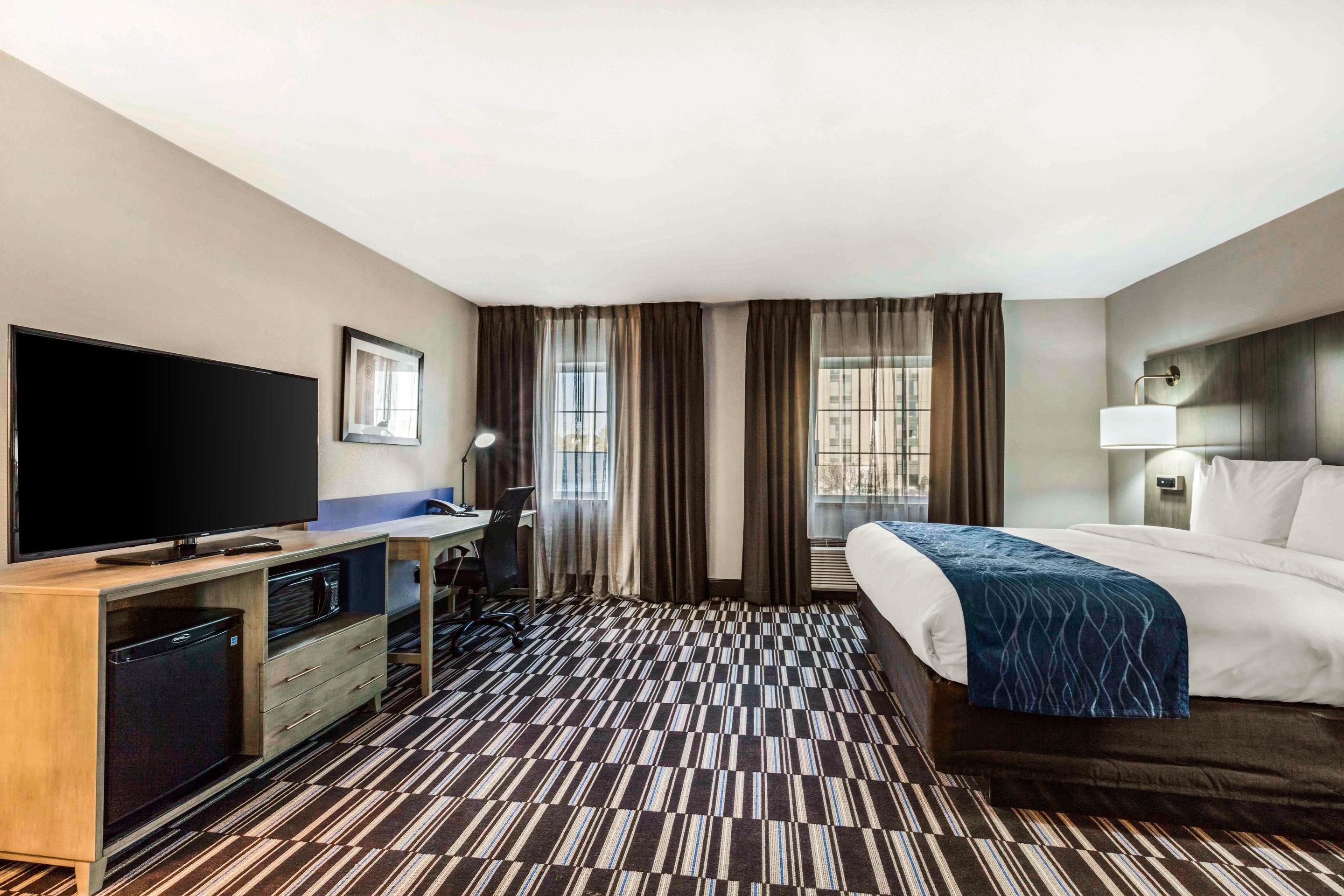 efficiency, room, 1 king bed, non smoking | pillow-top beds, desk, blackout curtains, iron/ironing board