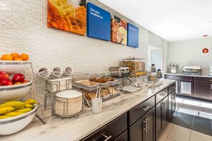 Free daily continental breakfast - Comfort Inn Memphis Airport West (Memphis)