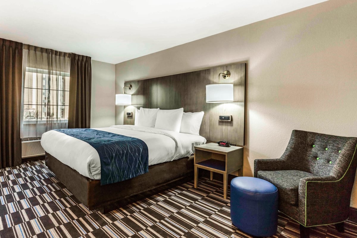 efficiency, room, 1 king bed, non smoking | pillow-top beds, desk, blackout curtains, iron/ironing board