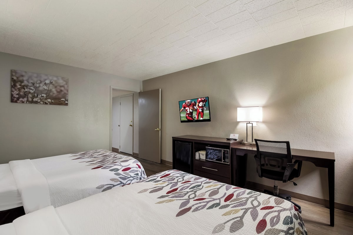 Desk, blackout curtains, free WiFi, bed sheets