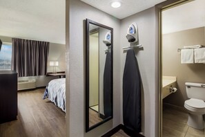 Escritorio, cortinas blackout, wifi gratis y ropa de cama 