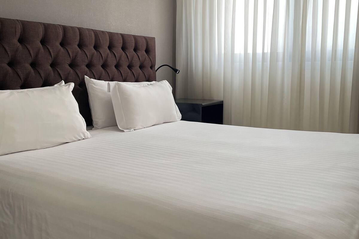 Executive Room | 1 bedroom, premium bedding, pillowtop beds, minibar