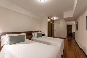 Executive Room | 1 bedroom, premium bedding, pillowtop beds, minibar