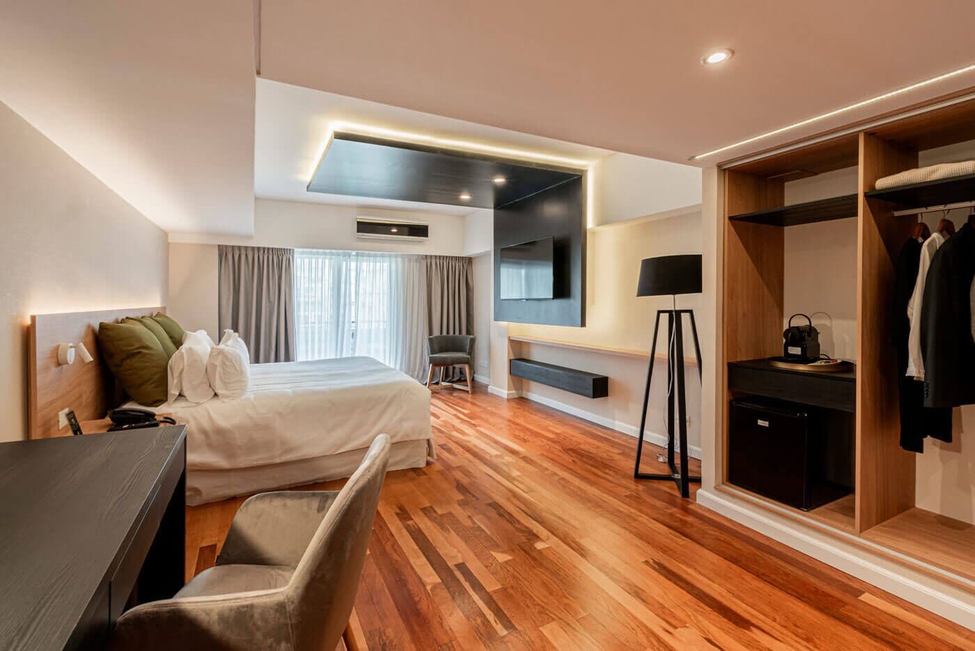 1 bedroom, premium bedding, pillow-top beds, minibar