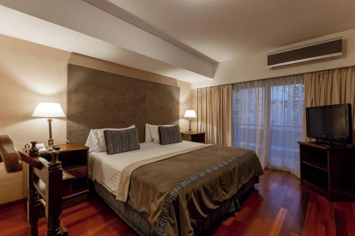 Premier Suite Superior | 1 bedroom, premium bedding, pillow-top beds, minibar