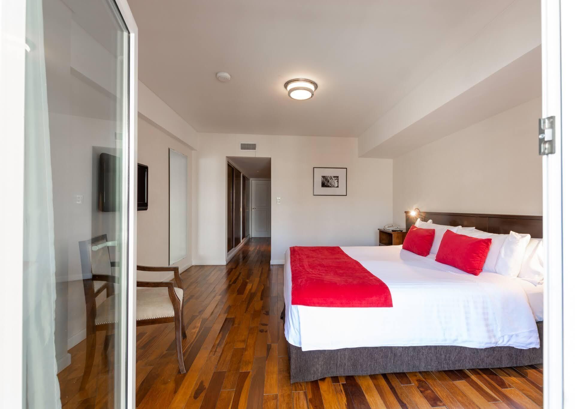 1 soverom, sengetøy av topp kvalitet, senger med overmadrass og minibar