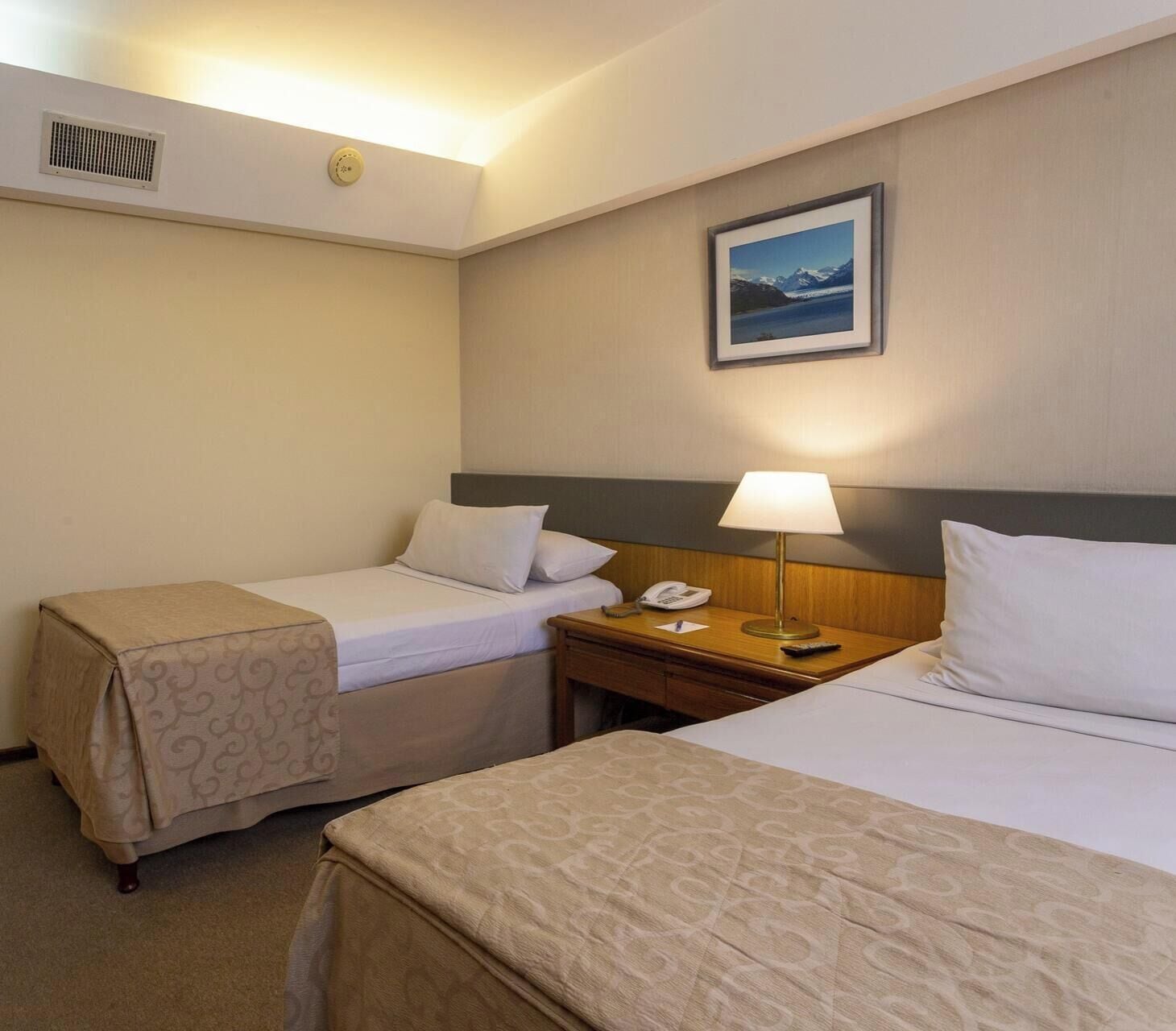 Double Room Standard 2 Twin Beds | Premium bedding, in-room safe, desk, free cribs/infant beds