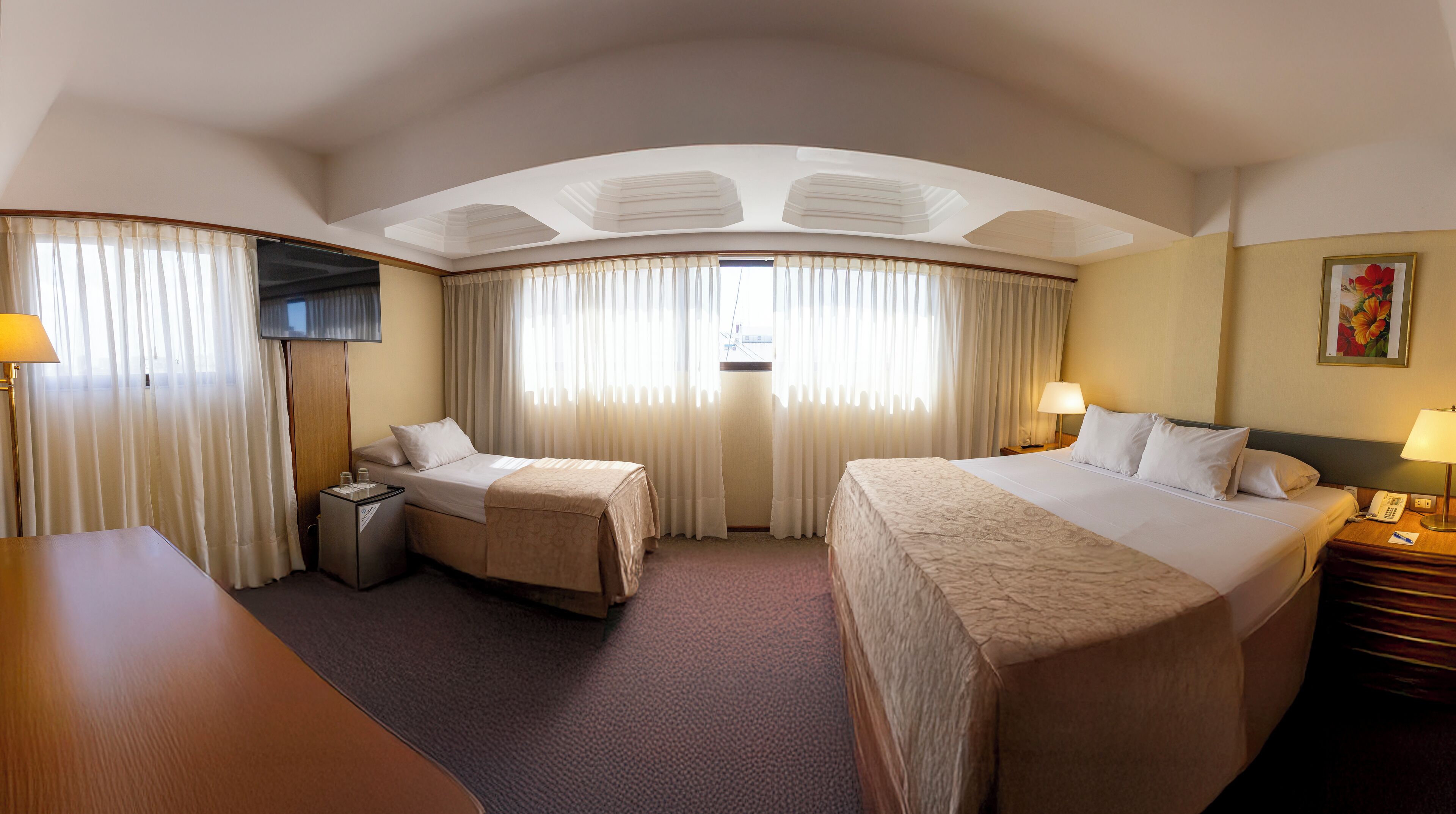 Premium bedding, in-room safe, desk, cribs (free)