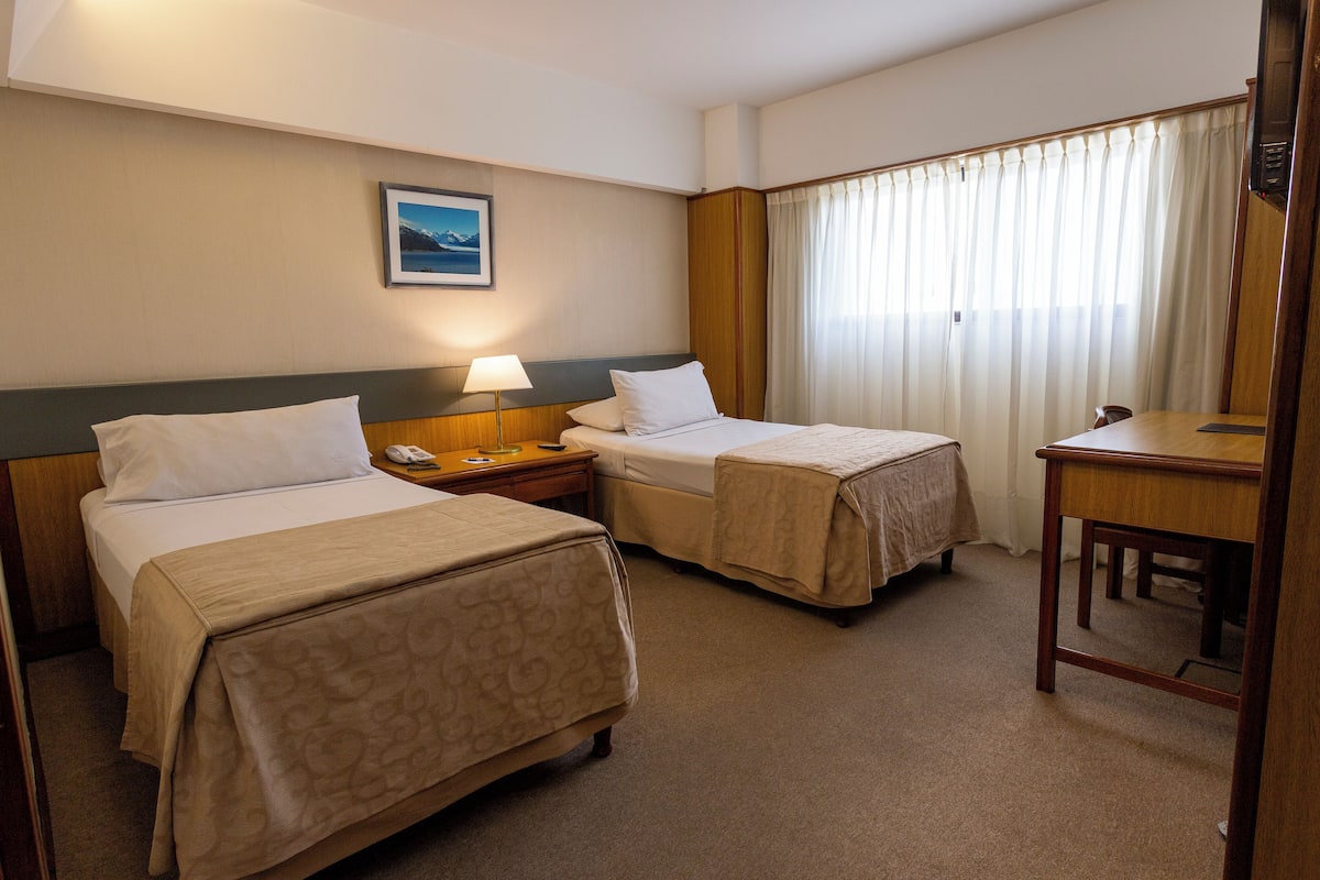 Double Room Standard 2 Twin Beds | Literie de qualité supérieure, coffres-forts dans les chambres, bureau