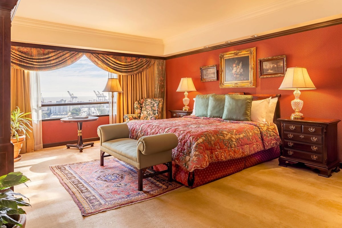 Roupas de cama premium, camas Select Comfort, frigobar