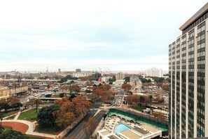 Grand Room, 1 King Bed, Non Smoking, River View | View from room