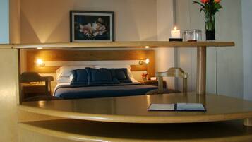 Suite junior, 1 cama King size | Minibar, caja de seguridad en la habitación y escritorio