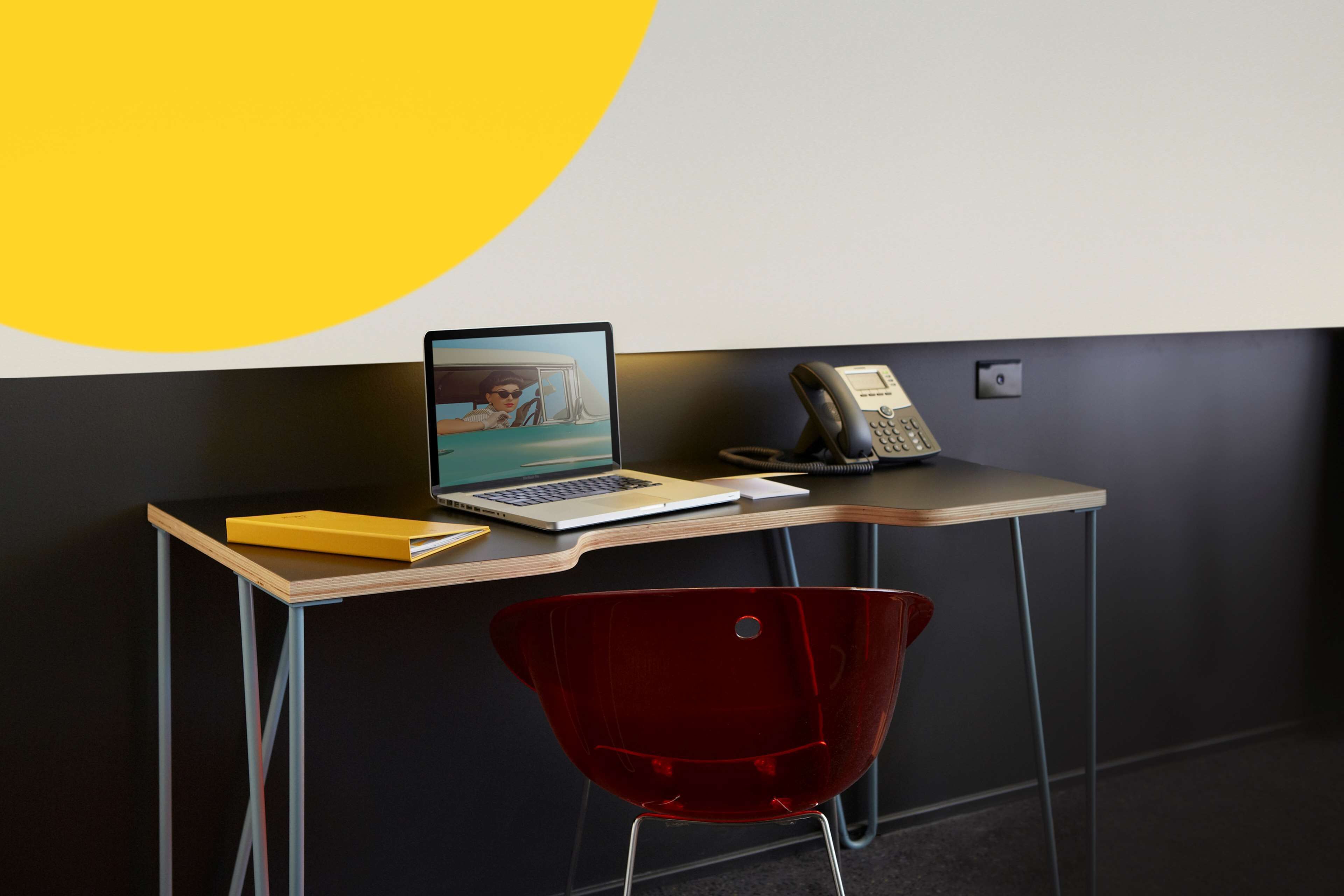 deluxe twin room | 1 bedroom, minibar, desk, laptop workspace