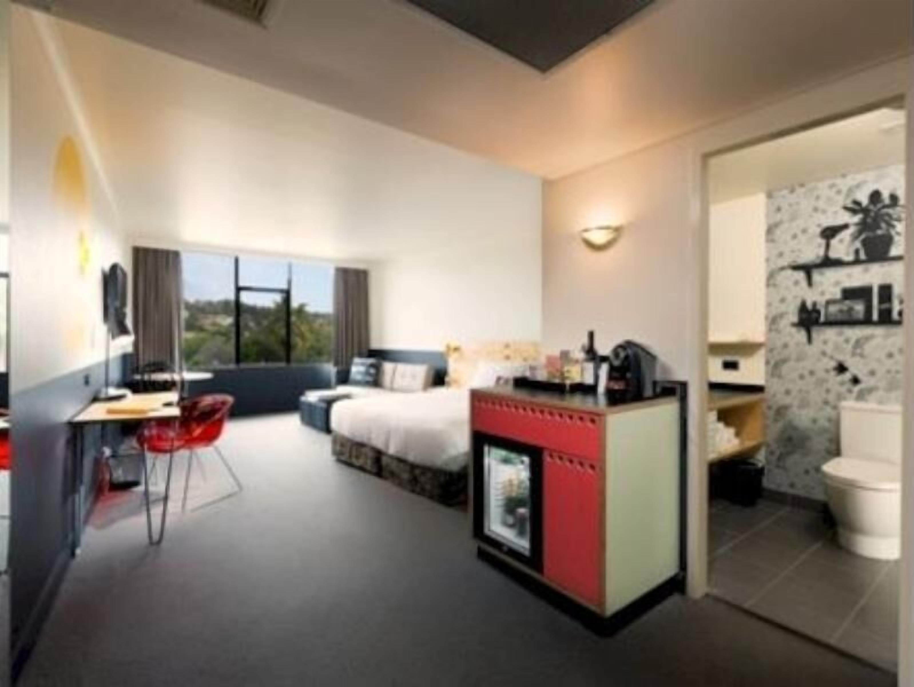 Minibar, Schreibtisch, laptopgeeigneter Arbeitsplatz