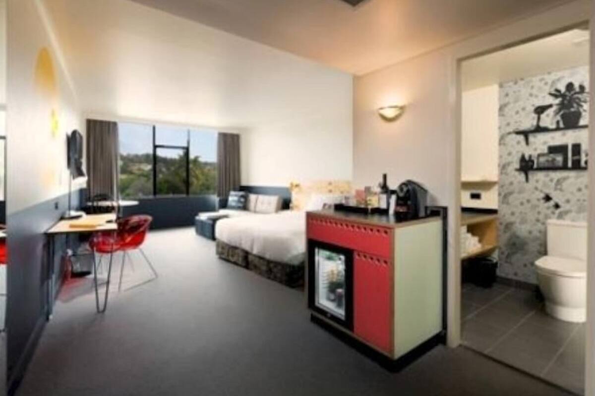 Minibar, Schreibtisch, laptopgeeigneter Arbeitsplatz