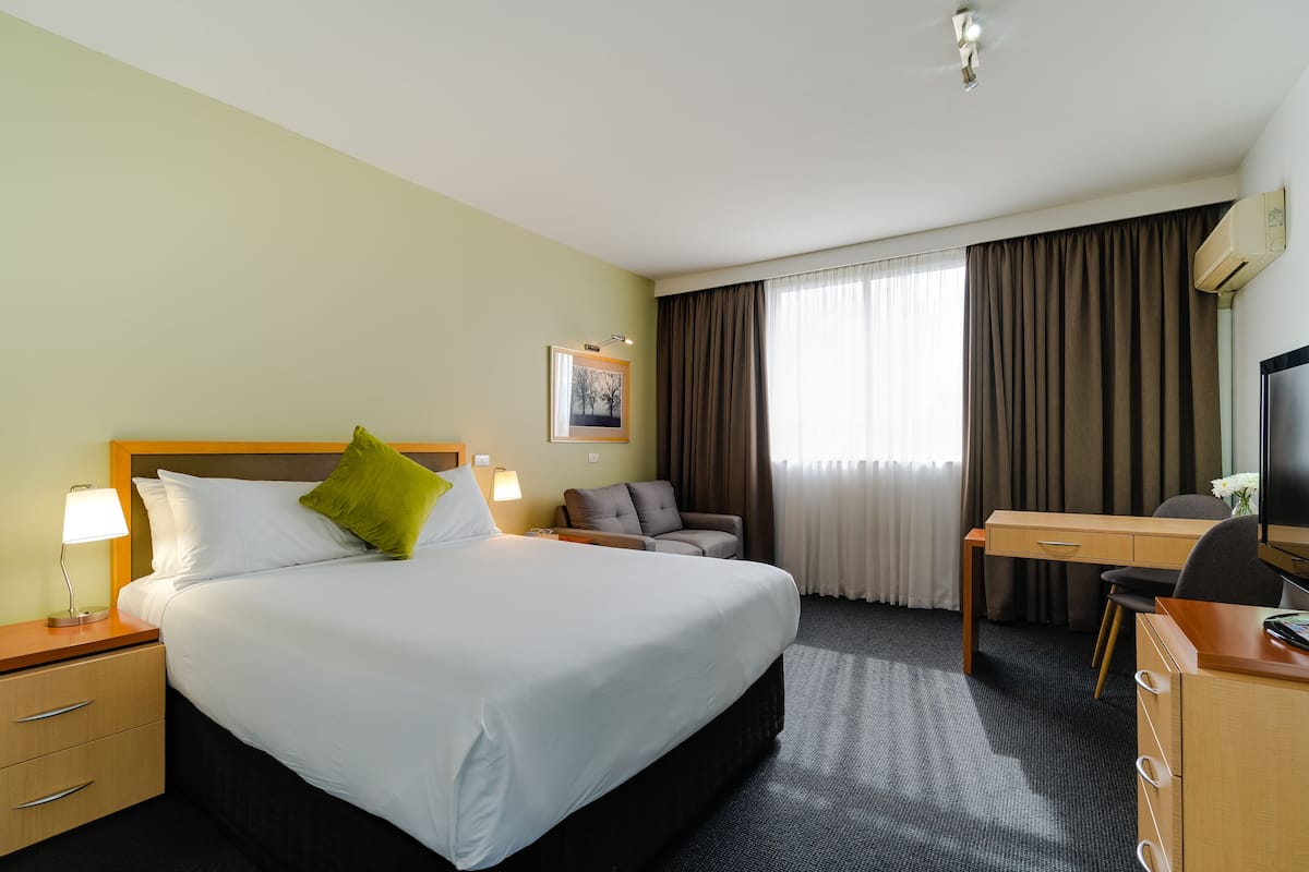 Standard Room, 1 Queen Bed