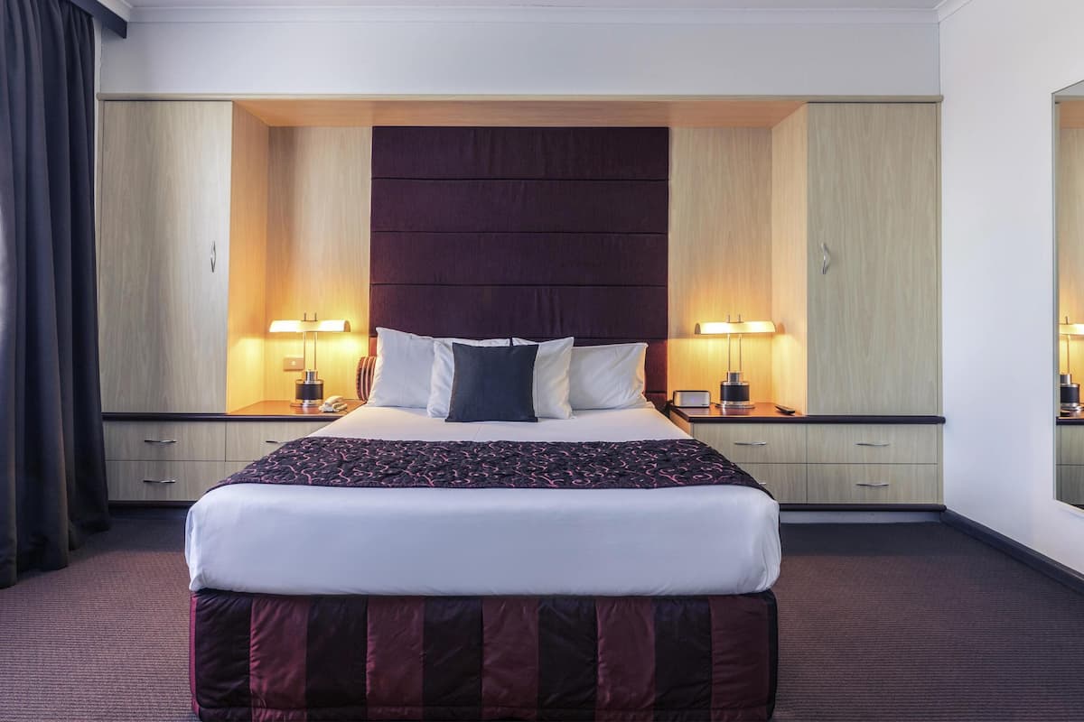 Deluxe Suite, 1 King Bed | Minibar, desk, laptop workspace, iron/ironing board