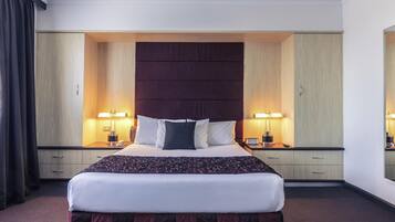 Deluxe Suite, 1 Queen Bed (Spa Bath) | 1 bedroom, minibar, desk, laptop workspace