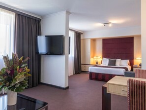 Deluxe Suite, 1 Queen Bed (Spa Bath) | 1 bedroom, minibar, desk, laptop workspace