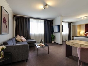 Deluxe Suite, 1 Queen Bed (Spa Bath) | 1 bedroom, minibar, desk, laptop workspace