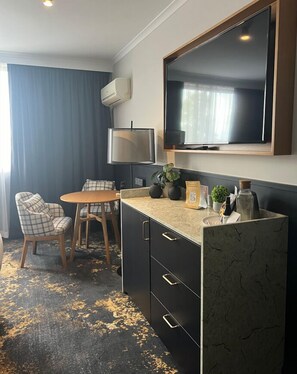 Executive-Zimmer, 1 King-Bett | Minibar, Schreibtisch, laptopgeeigneter Arbeitsplatz