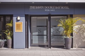 Property entrance - The Savoy Double Bay Hotel (Double Bay)
