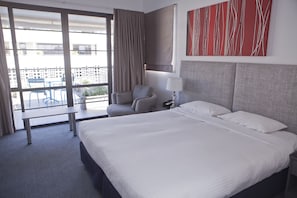 Chambre Exécutive, balcon