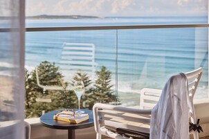 埃及棉床单、高档床上用品、迷你吧、办公桌