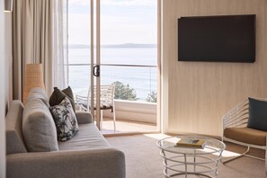 Suite ejecutiva, 1 habitación, vistas al mar | Sábanas de algodón egipcio, ropa de cama de alta calidad, minibar