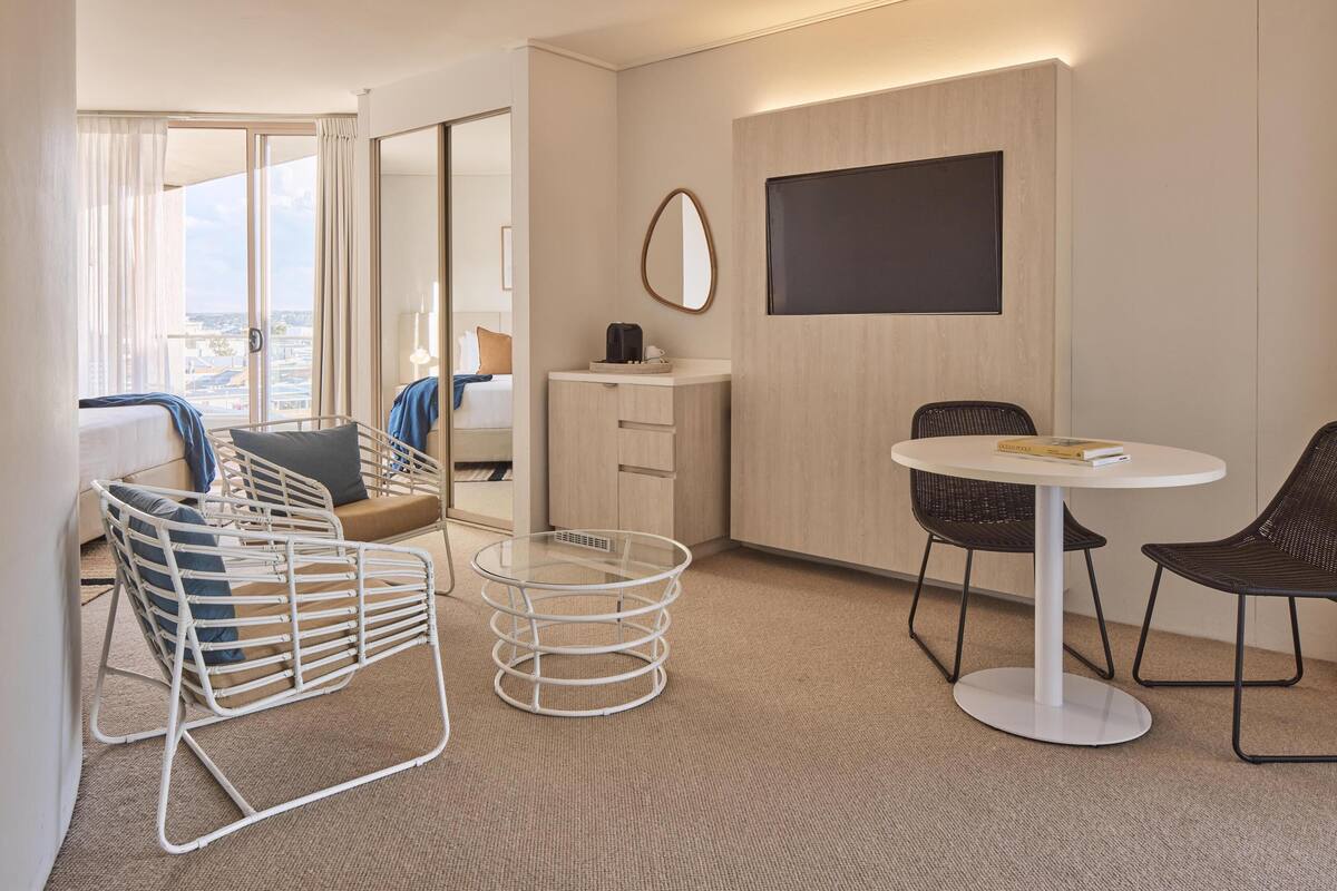 Standaard kamer | Lakens van Egyptisch katoen, luxe beddengoed, een minibar, een bureau