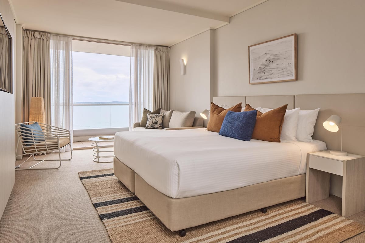 Draps en coton égyptien, literie de qualité supérieure, minibar, bureau