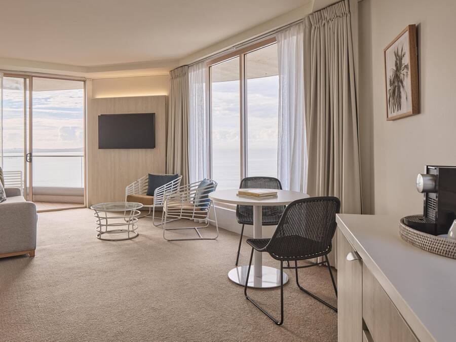 Egyptian cotton sheets, premium bedding, minibar, desk