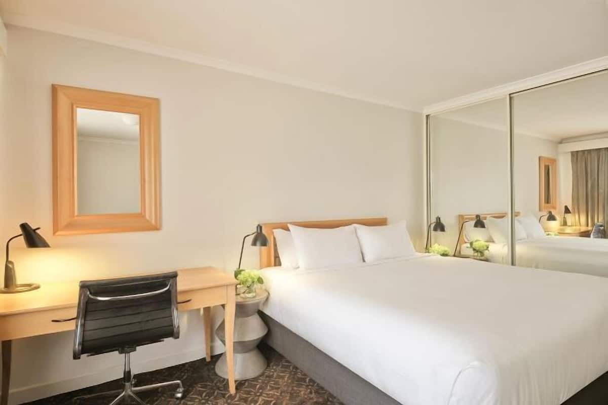 Minibar, in-room safe, desk, laptop workspace