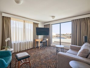 Room, 1 Bedroom, Balcony, Harbor View | Minibar, in-room safe, desk, laptop workspace