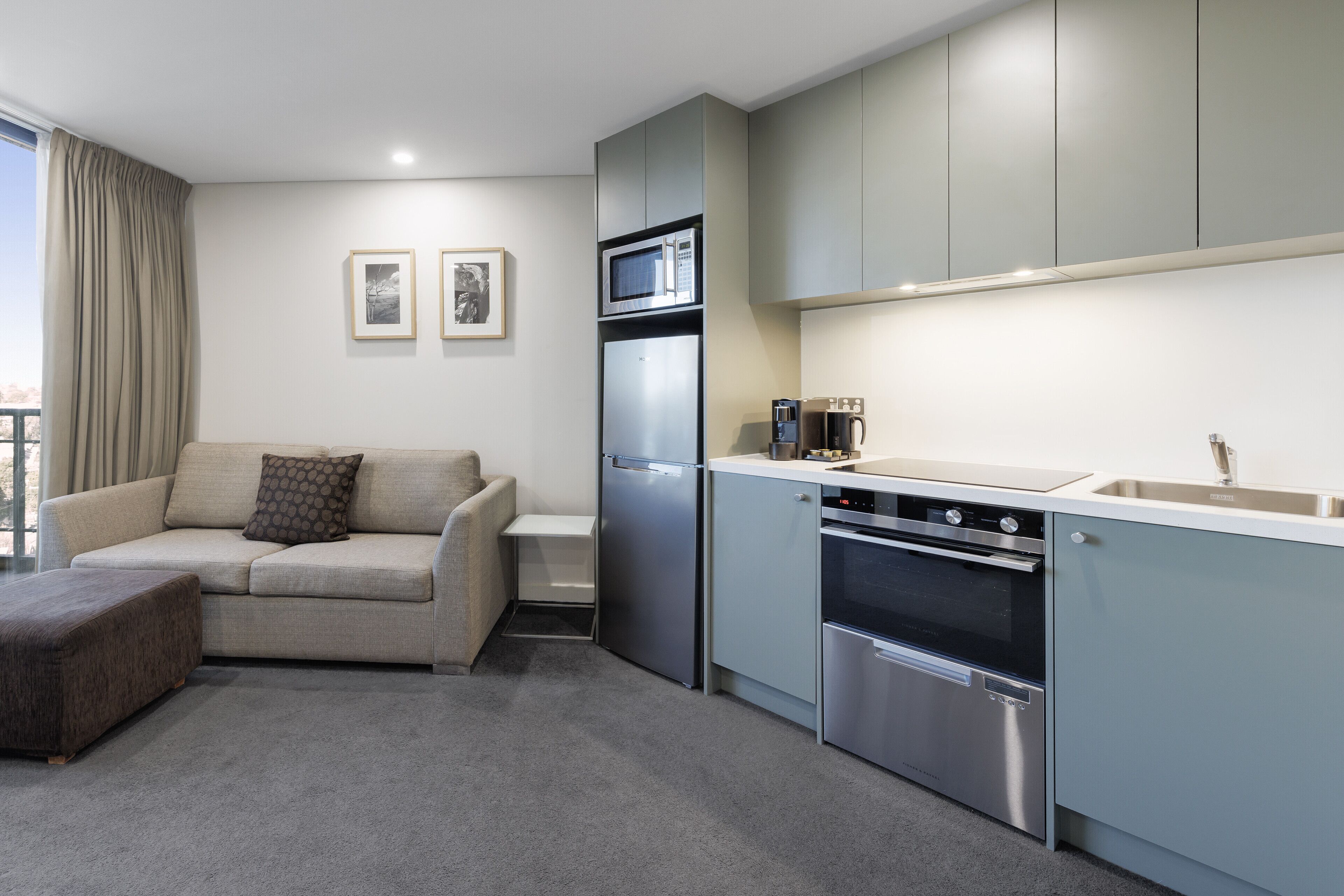 fridge, coffee/tea maker, electric kettle