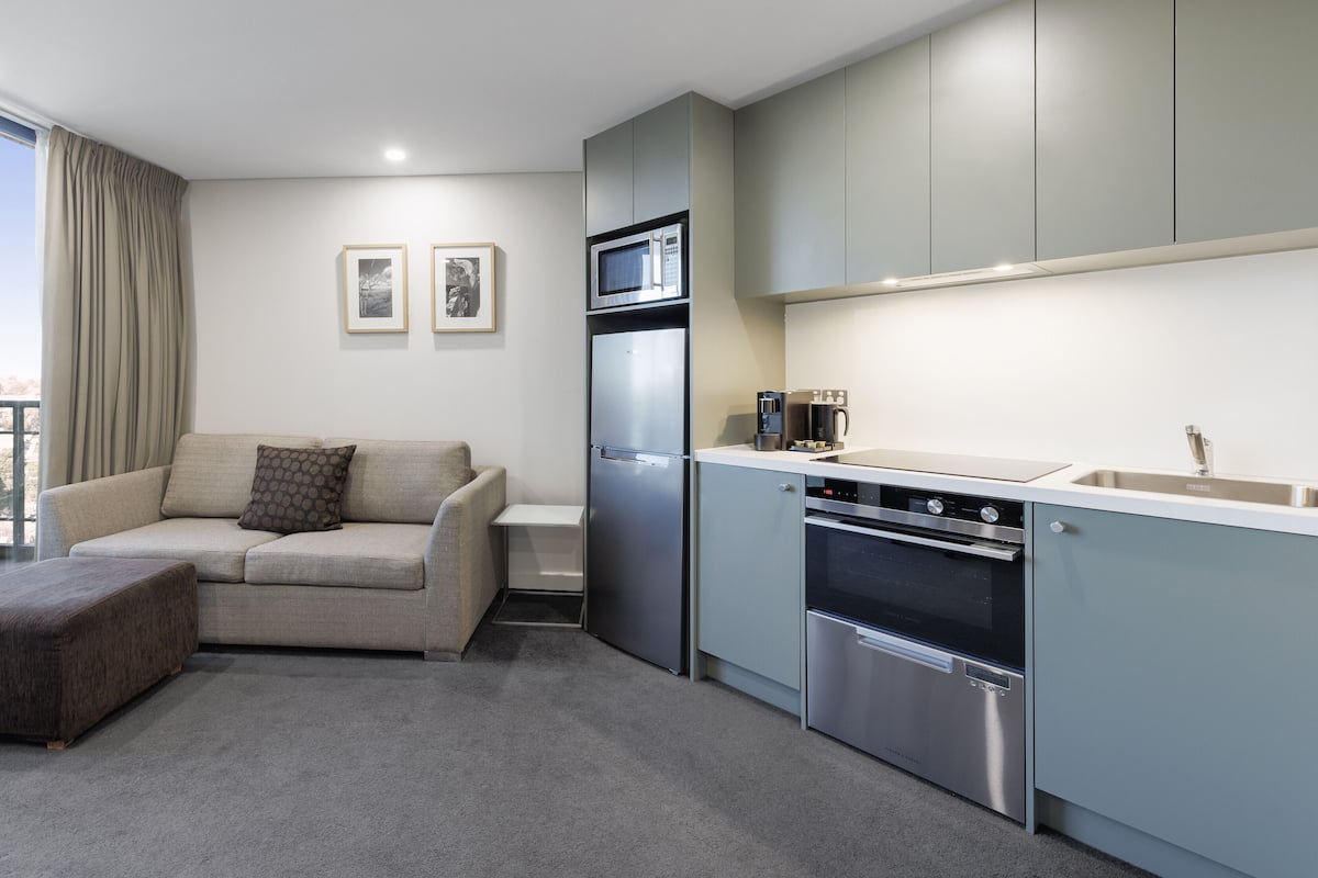 fridge, coffee/tea maker, electric kettle