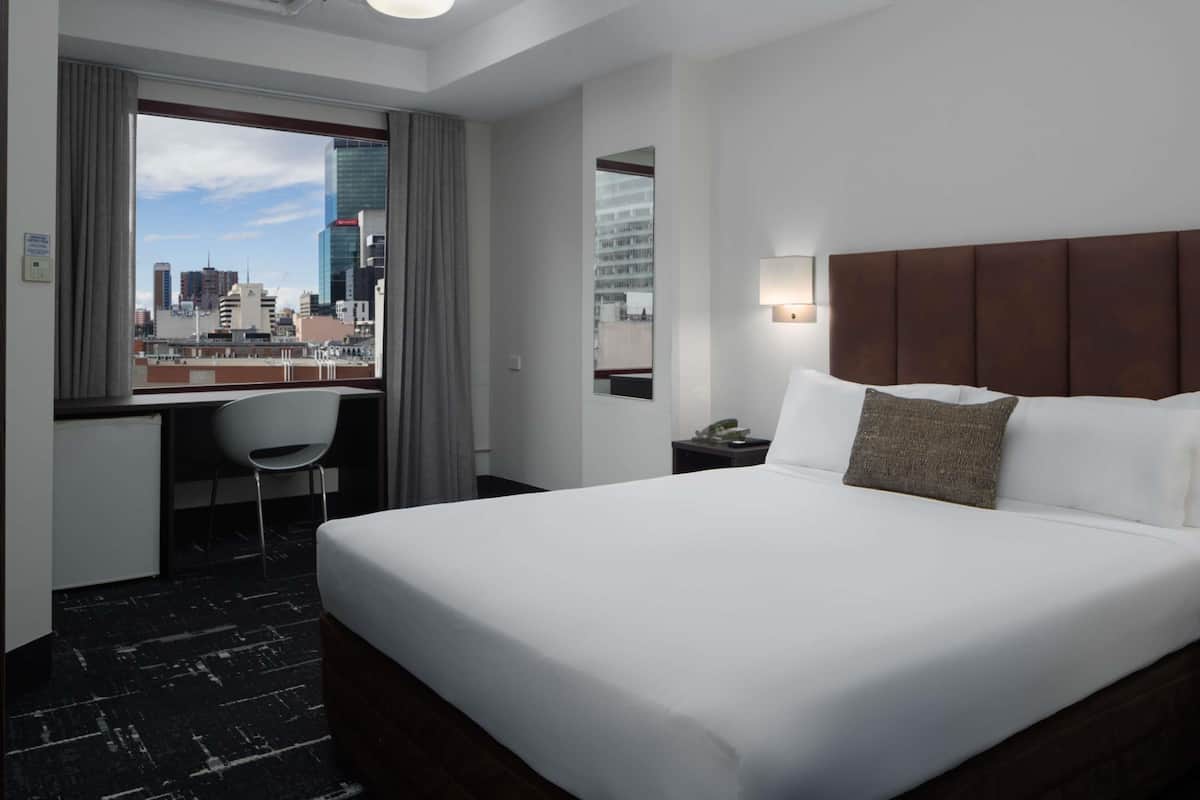 Standard Room, 1 Queen Bed