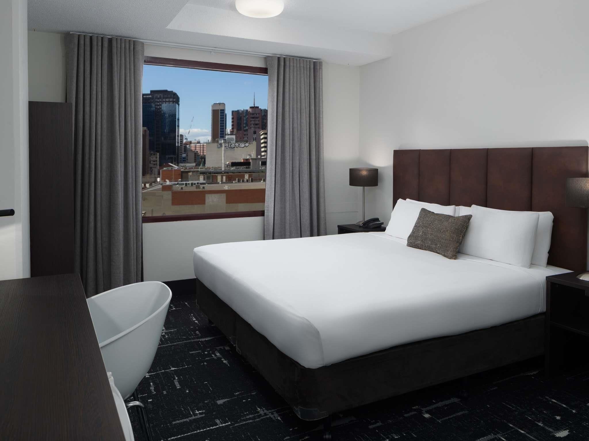 Standard Room, 1 King Bed | Hypo-allergenic bedding, in-room safe, individually decorated